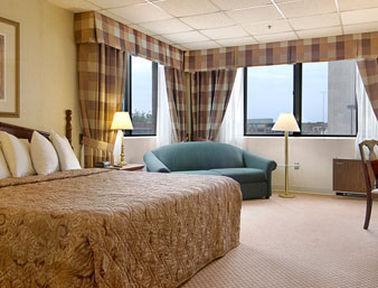 Ramada Convention Center Eau Claire酒店 客房 照片